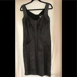 Women’s ”Tadashi Shoji “ shiny night dress Size: L